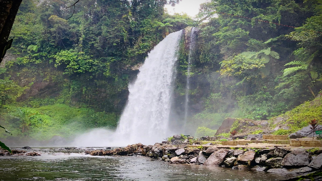 Eksplorasi Pesona Air Terjun Sigerincing di Jambi
