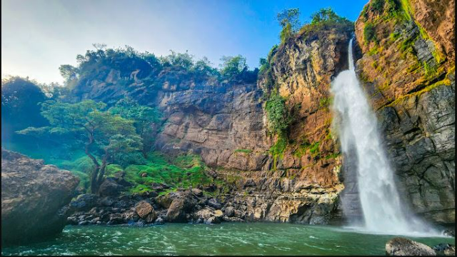 Eksplorasi Curug Cimarinjung, Permata Tersembunyi di Geopark Ciletuh